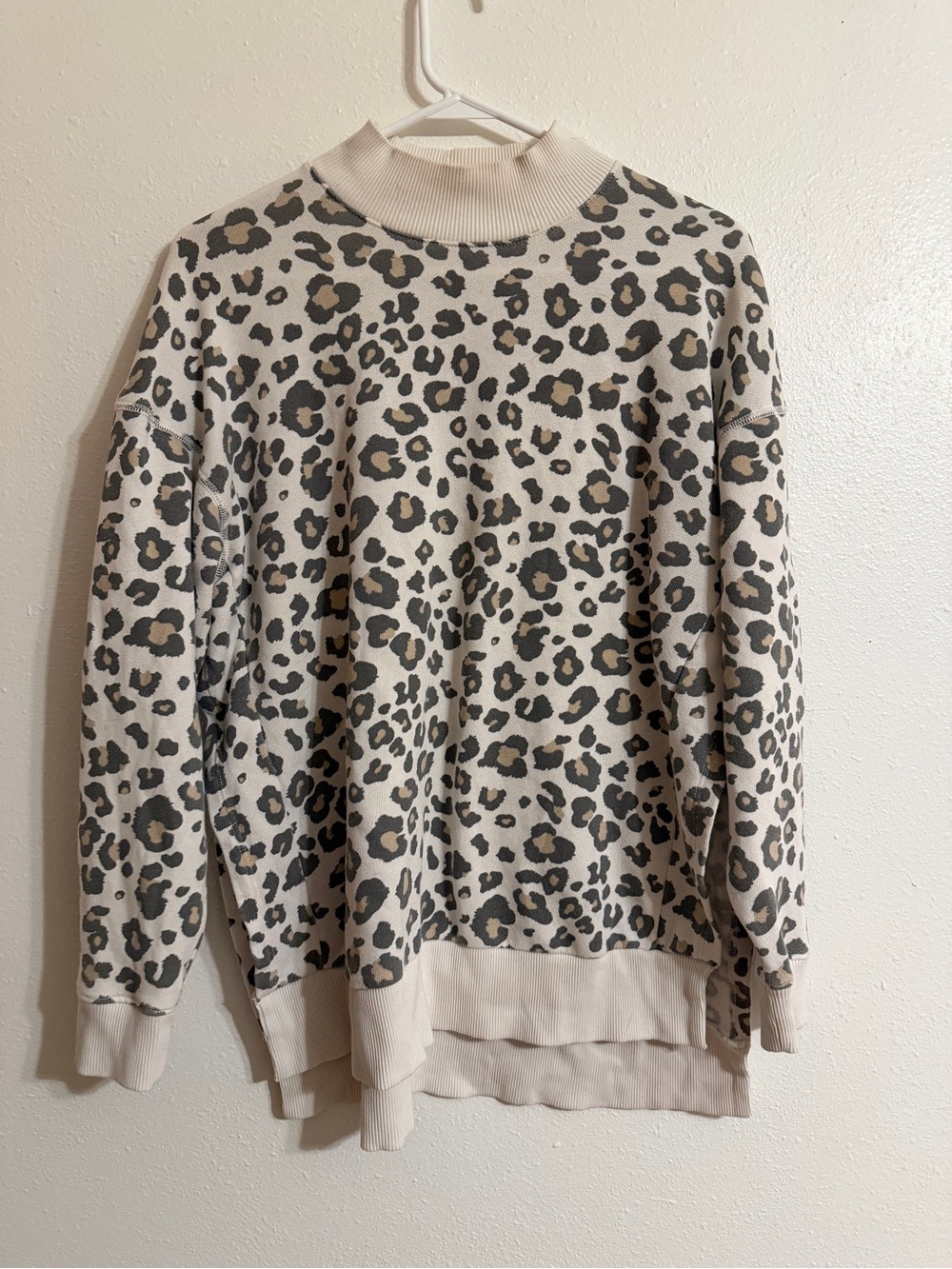 American Eagle Mock Neck Sweatshirt size xs Cheetah print oversized - Picture 1 of 5